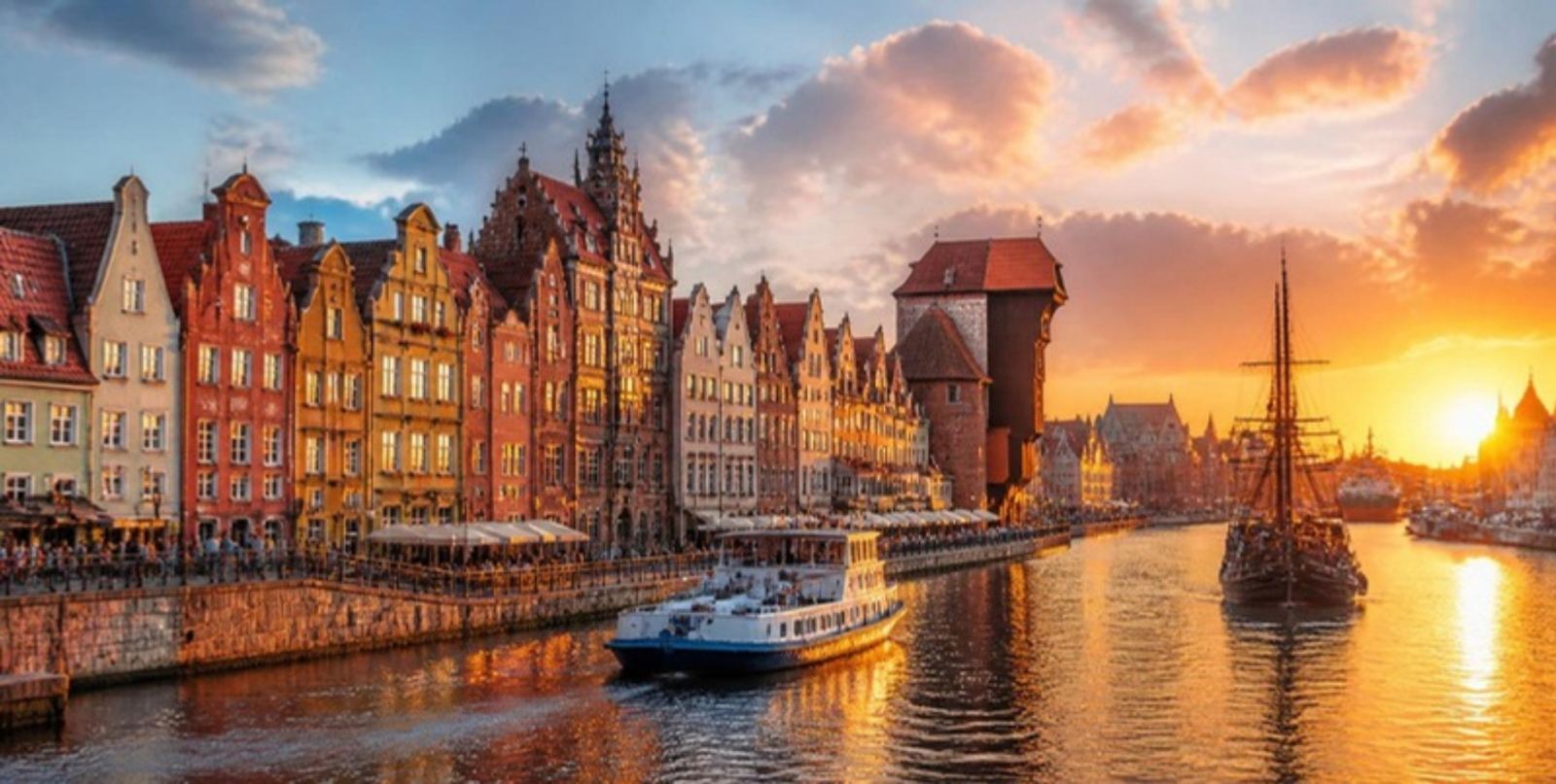 Gamli bærinn í Gdańsk við Motławu